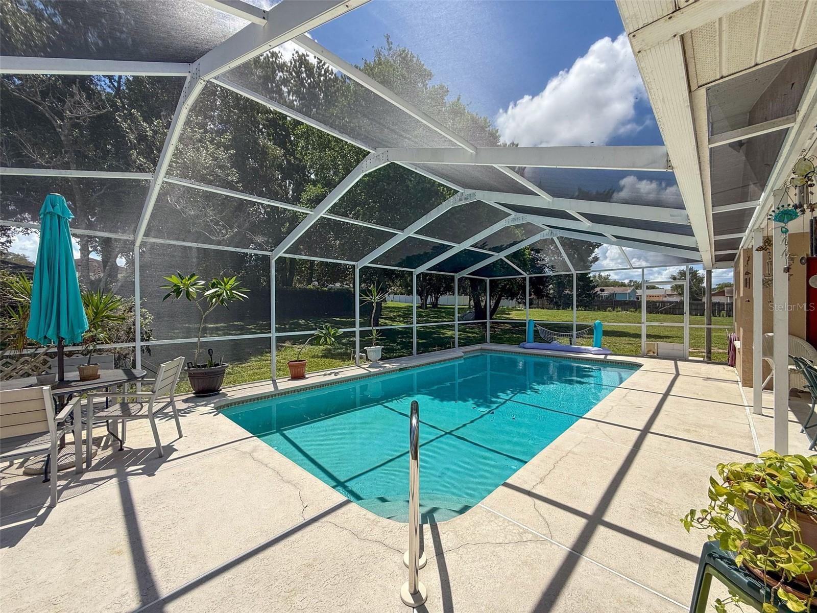 Listing photo id 41 for 2124 Little Peach Court