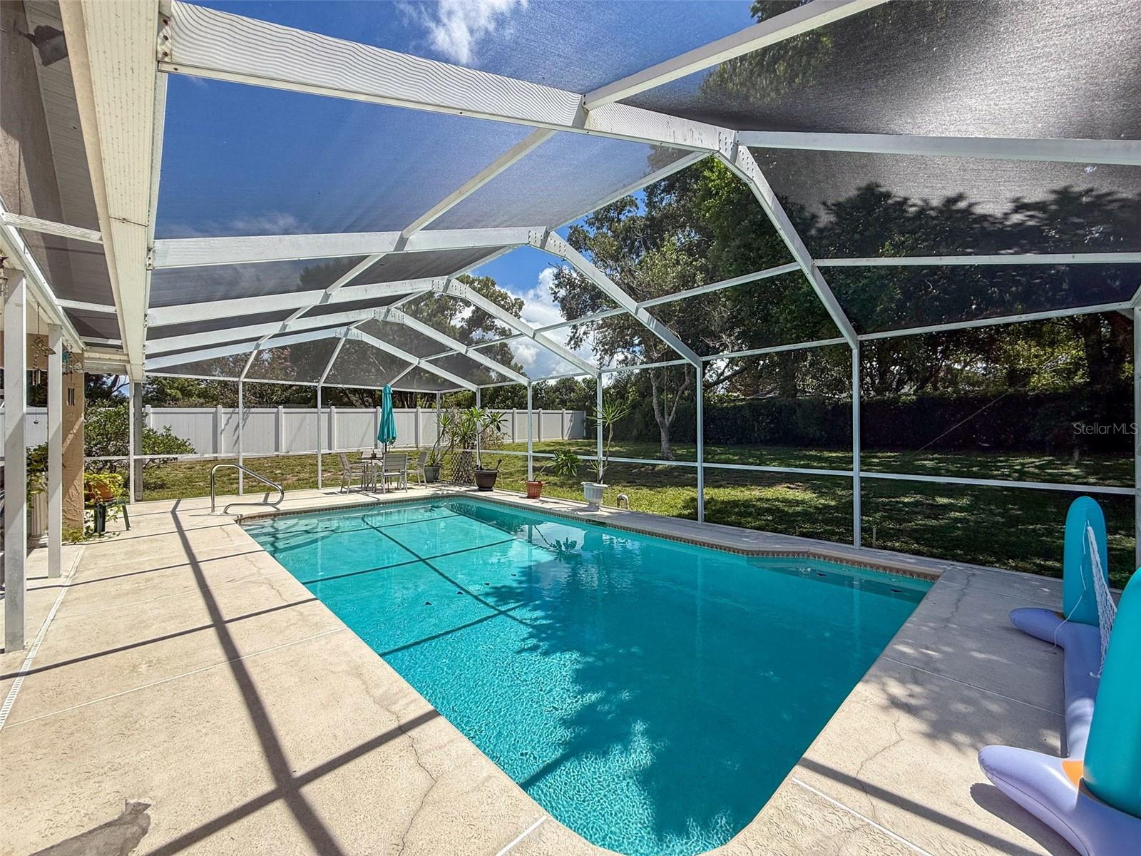 Listing photo id 42 for 2124 Little Peach Court