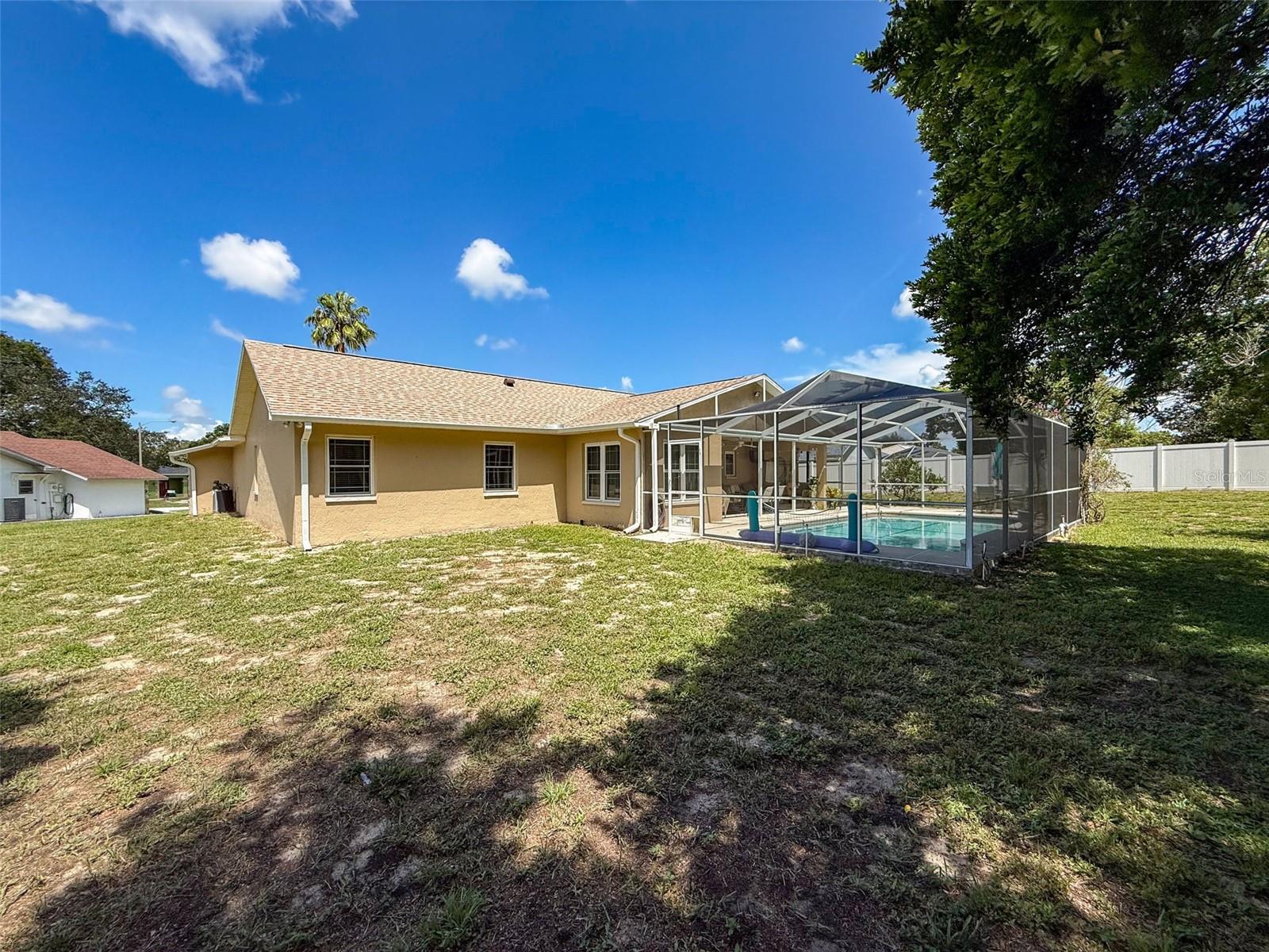 Listing photo id 44 for 2124 Little Peach Court