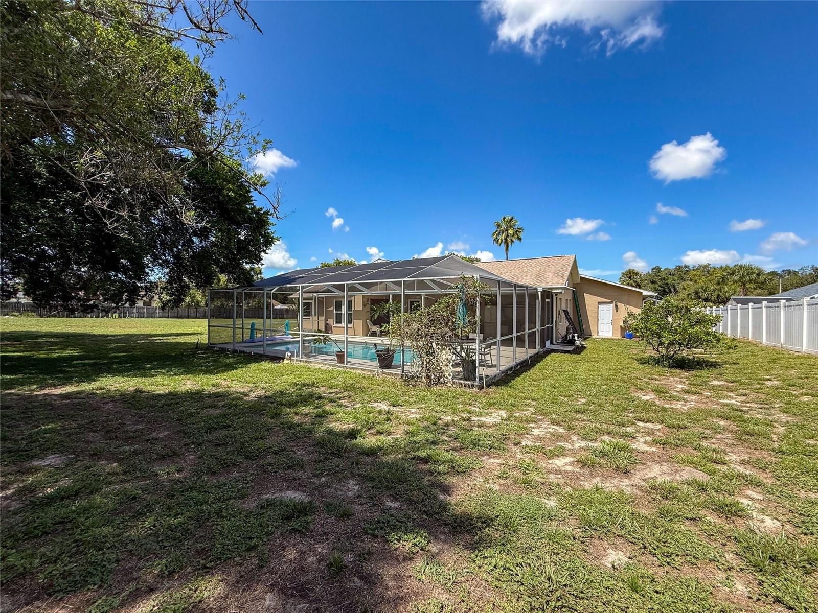 Listing photo id 46 for 2124 Little Peach Court