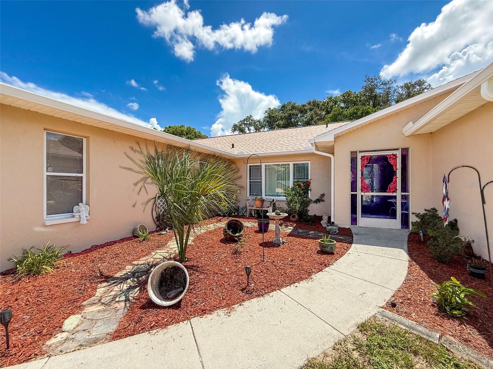 Listing photo id 3 for 2124 Little Peach Court