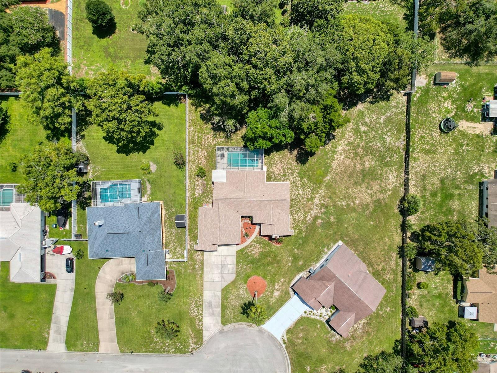 Listing photo id 48 for 2124 Little Peach Court