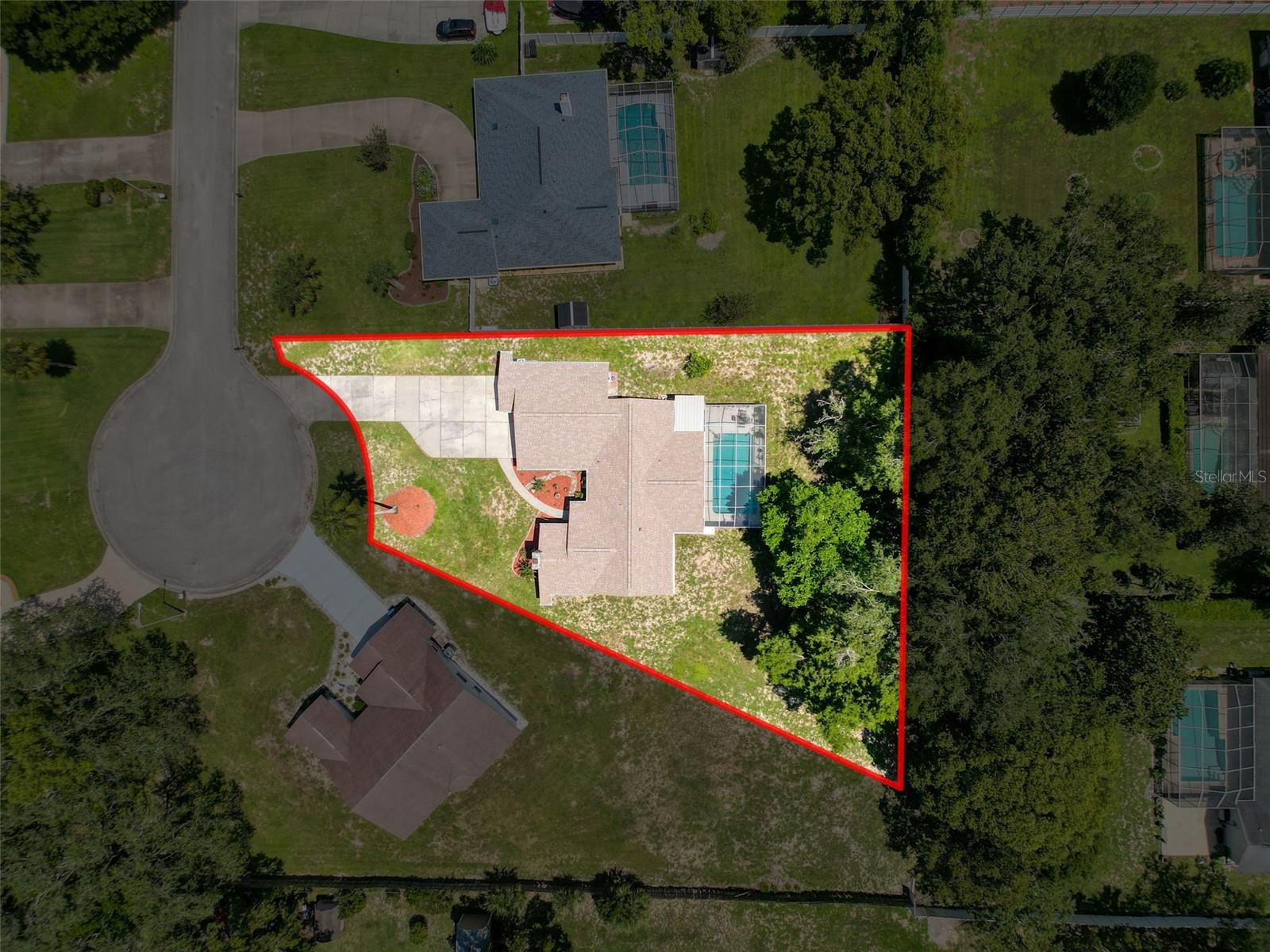 Listing photo id 51 for 2124 Little Peach Court