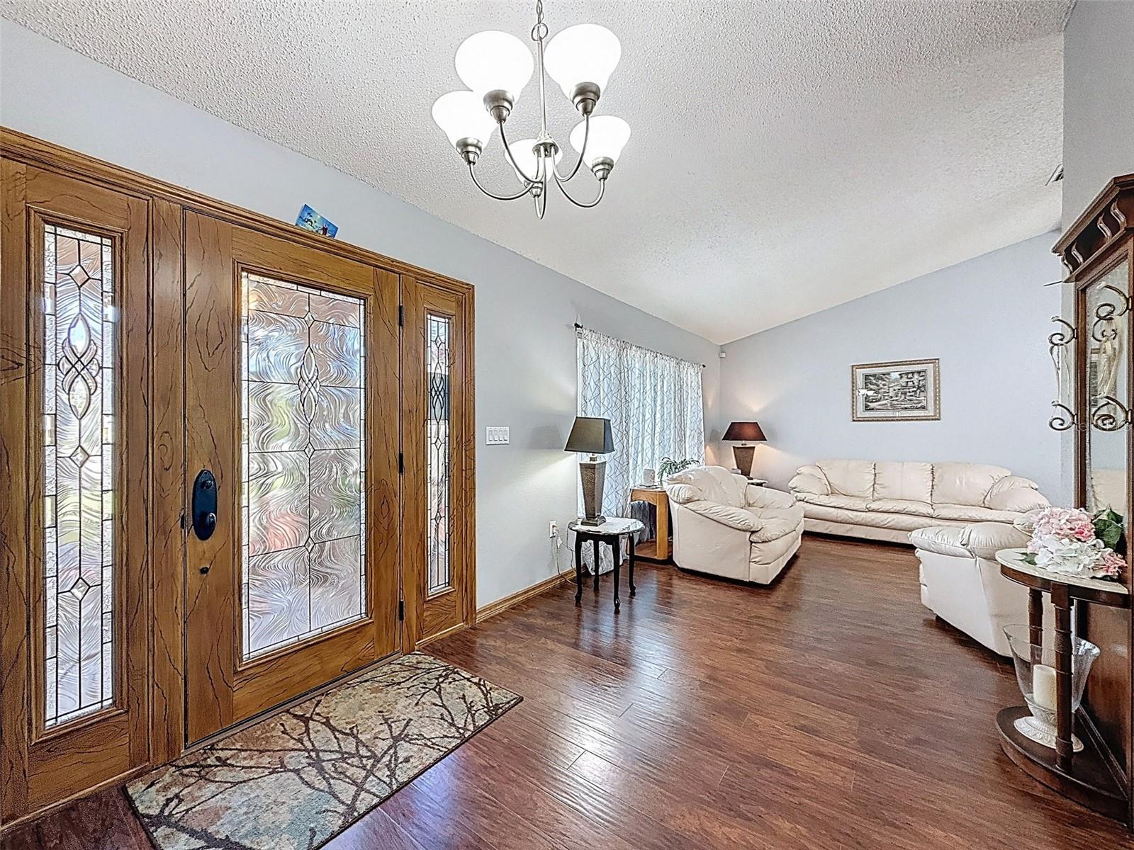 Listing photo id 5 for 2124 Little Peach Court
