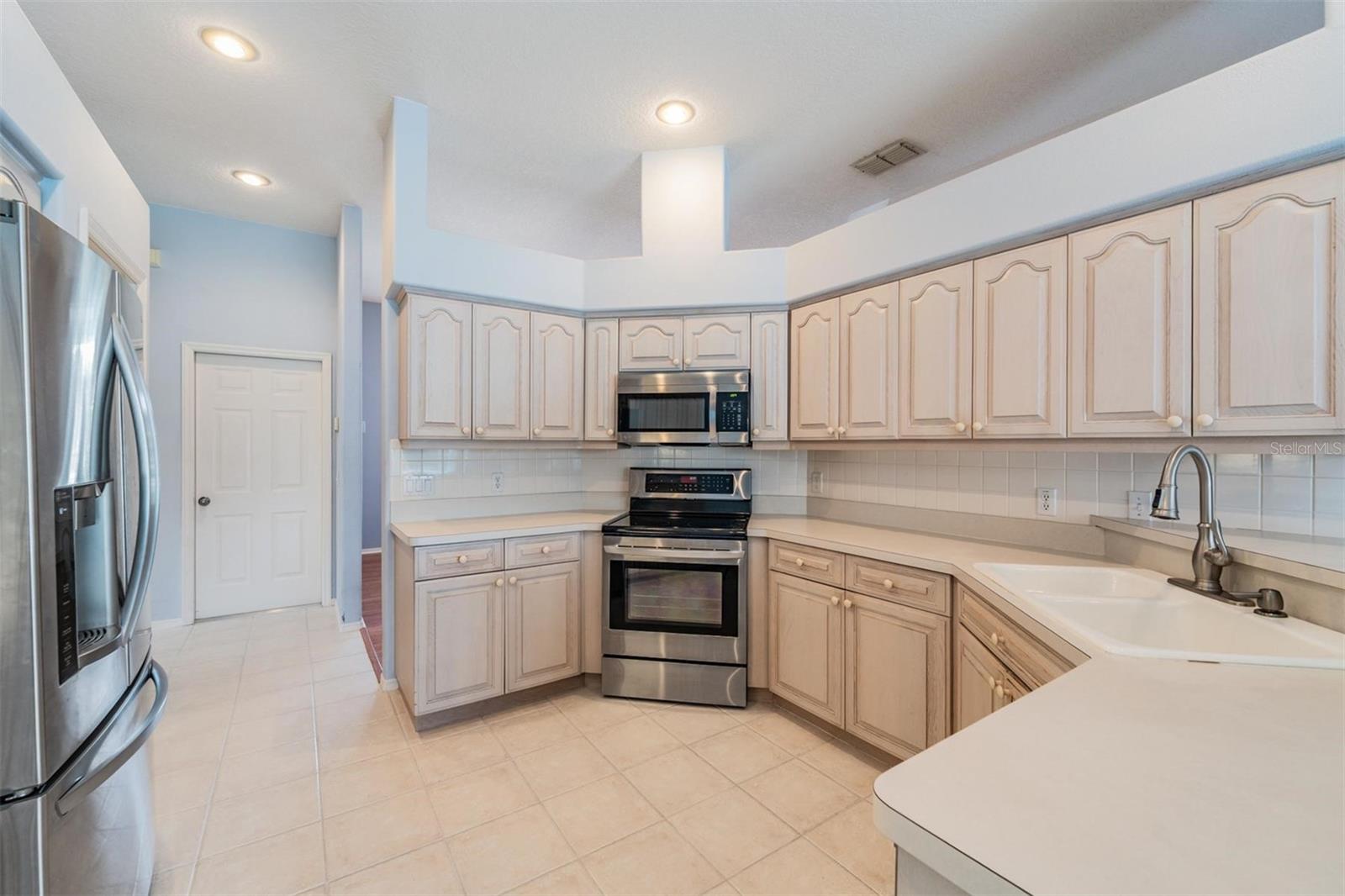 Image 15 of 29 For 8426 Ashford Place
