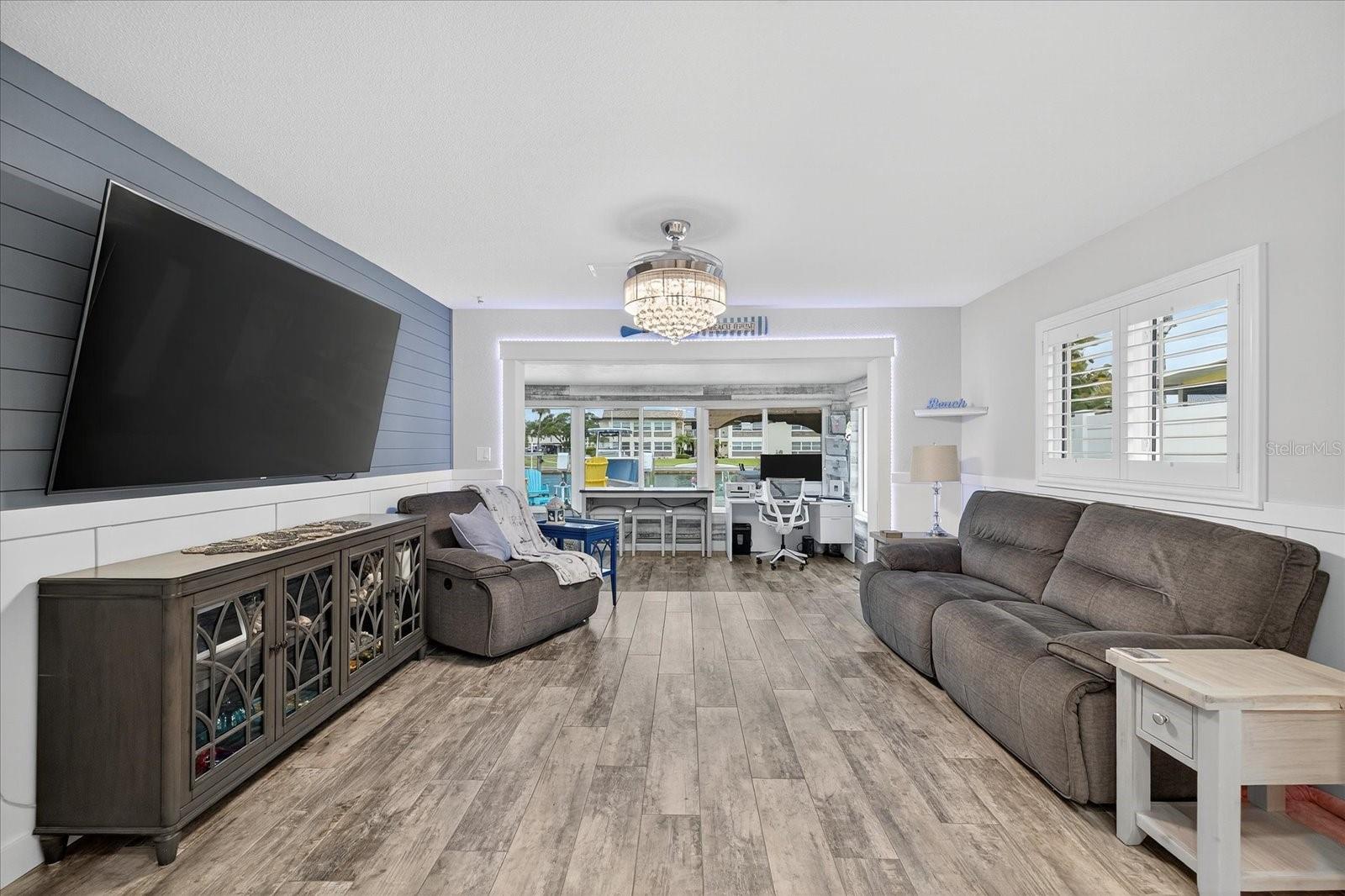 Image 13 of 72 For 4701 Floramar Terrace