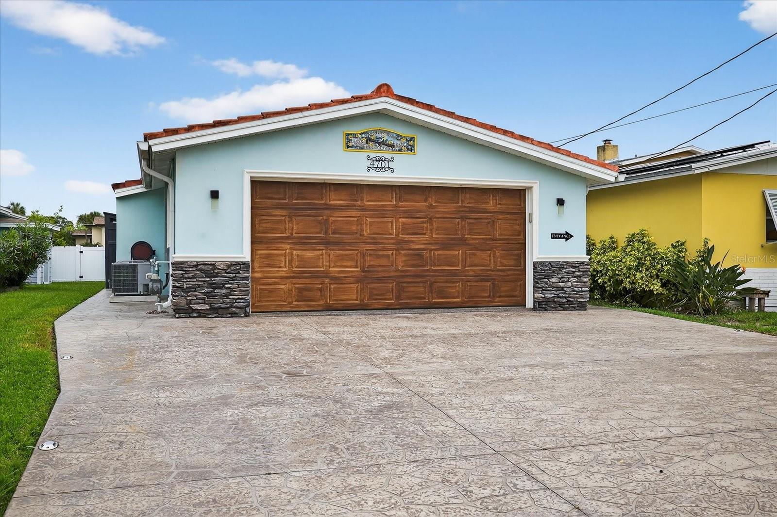 Image 26 of 72 For 4701 Floramar Terrace