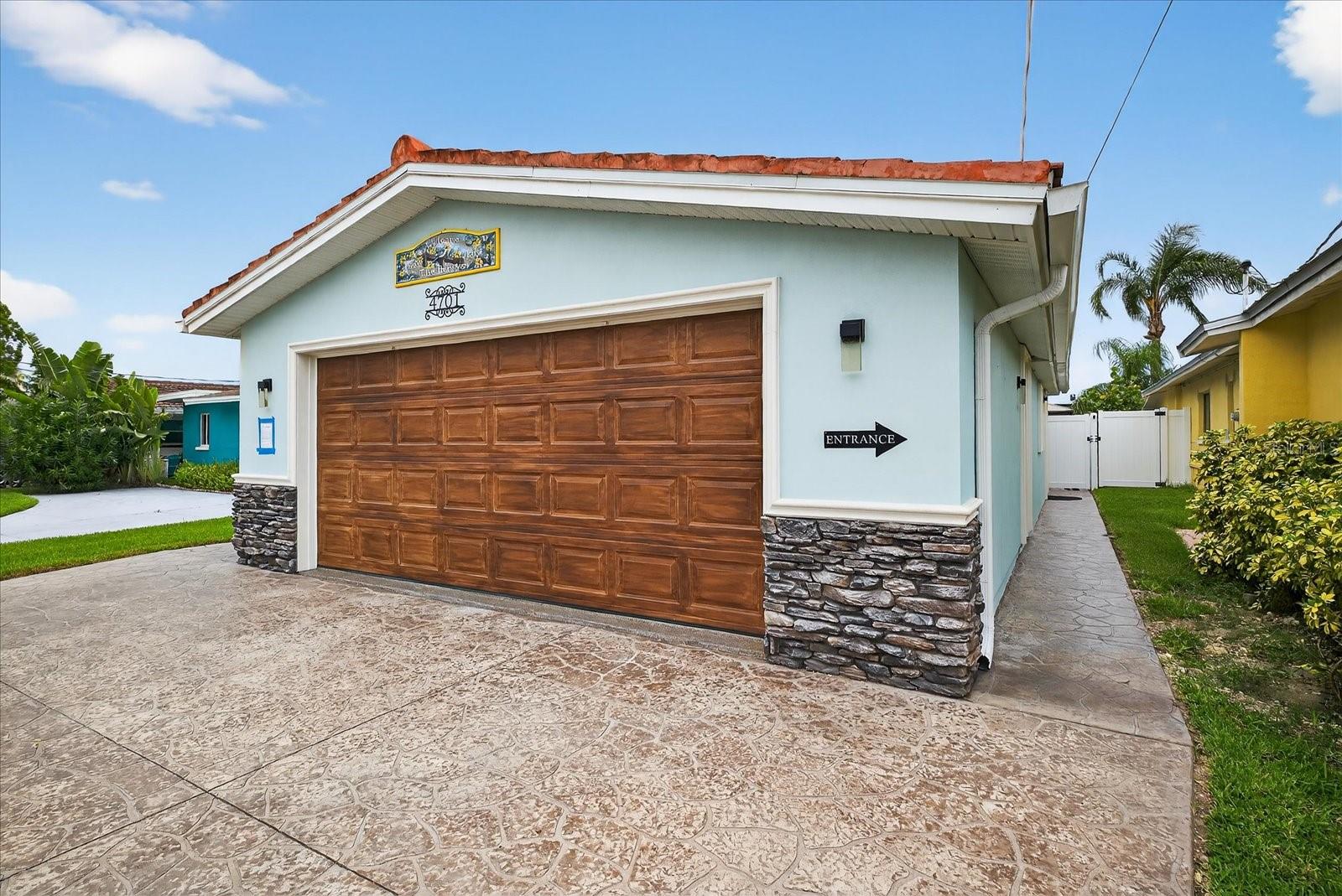 Image 29 of 72 For 4701 Floramar Terrace