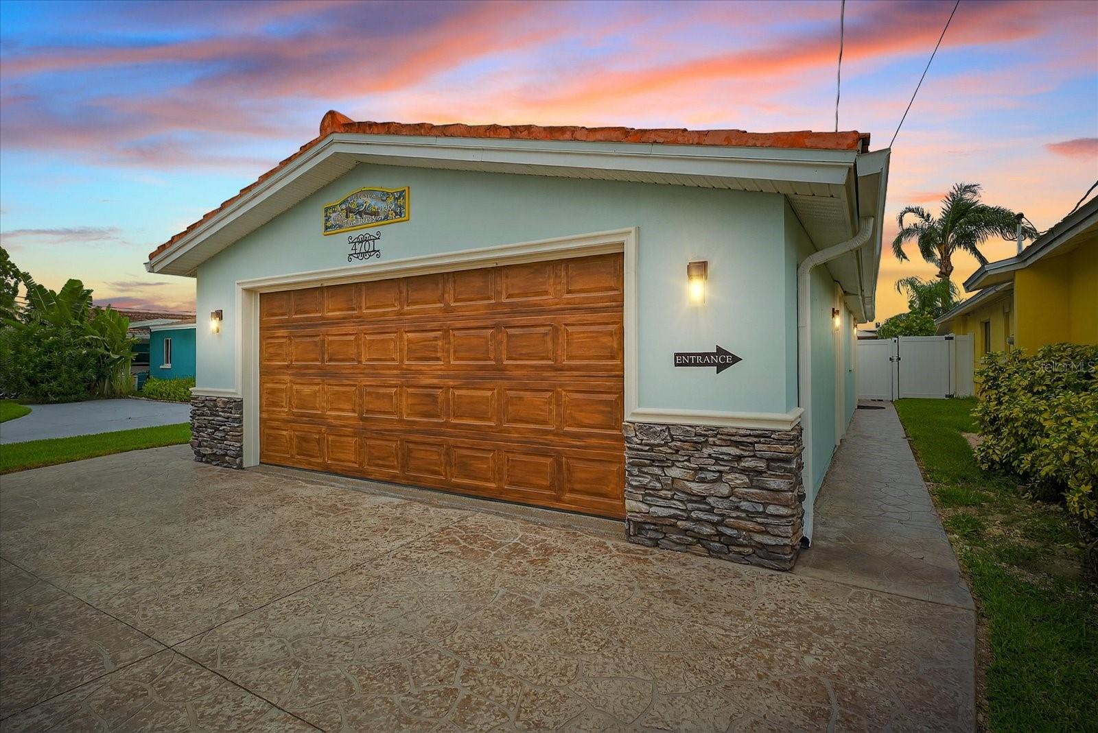 Image 30 of 72 For 4701 Floramar Terrace