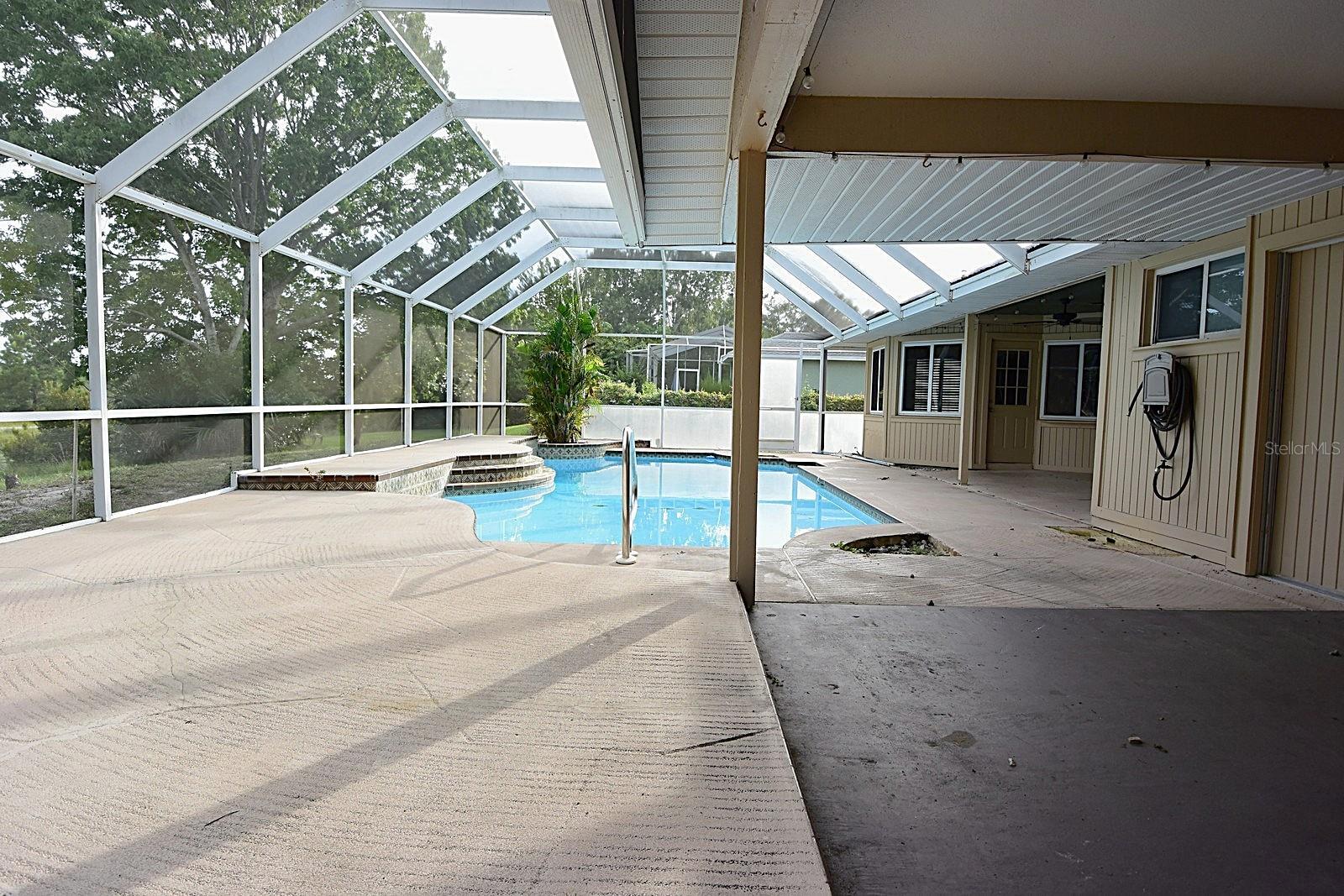 Image 63 of 76 For 370 Telford Court