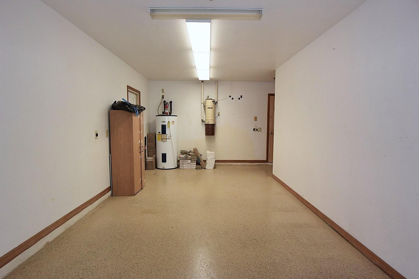 Image 74 of 76 For 370 Telford Court