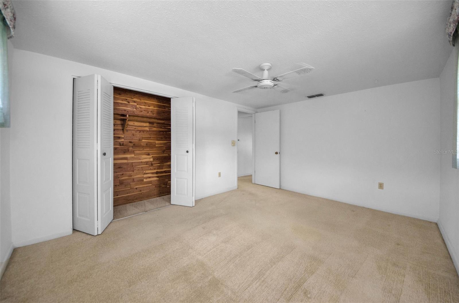 Listing photo id 8 for 7812 Cherrytree Lane