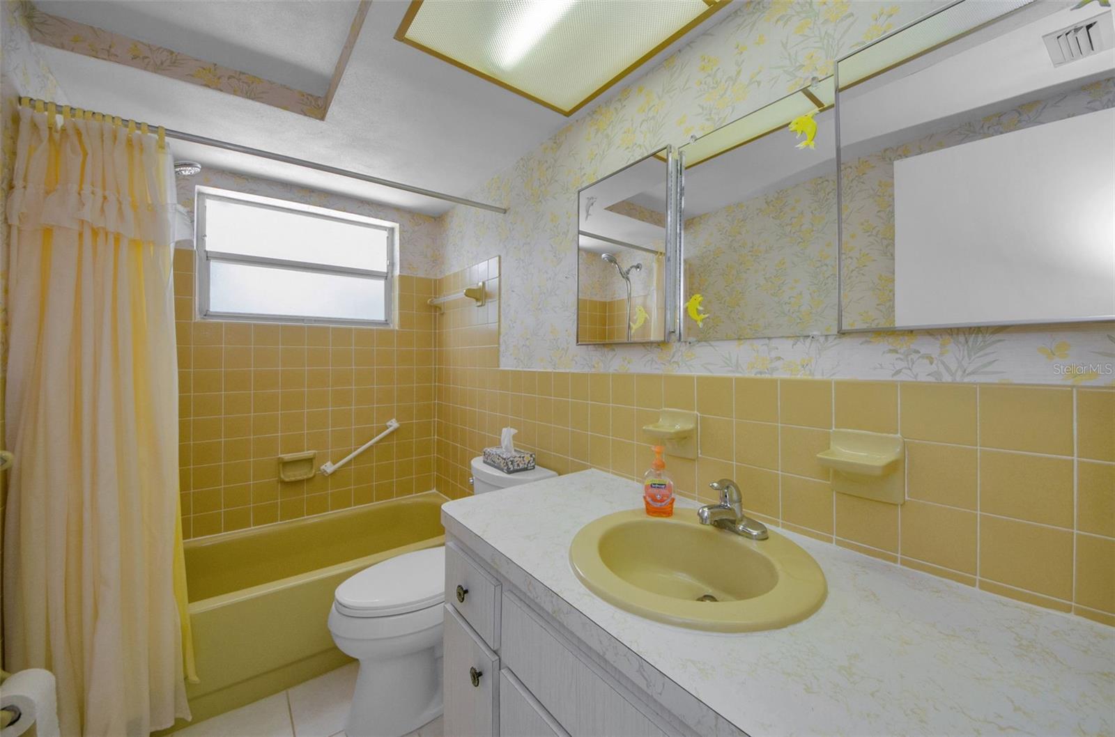Listing photo id 10 for 7812 Cherrytree Lane