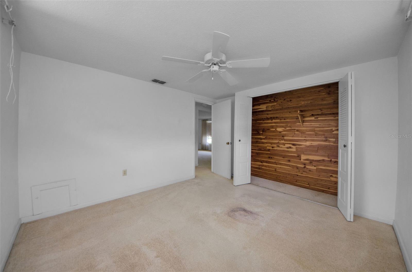 Listing photo id 11 for 7812 Cherrytree Lane