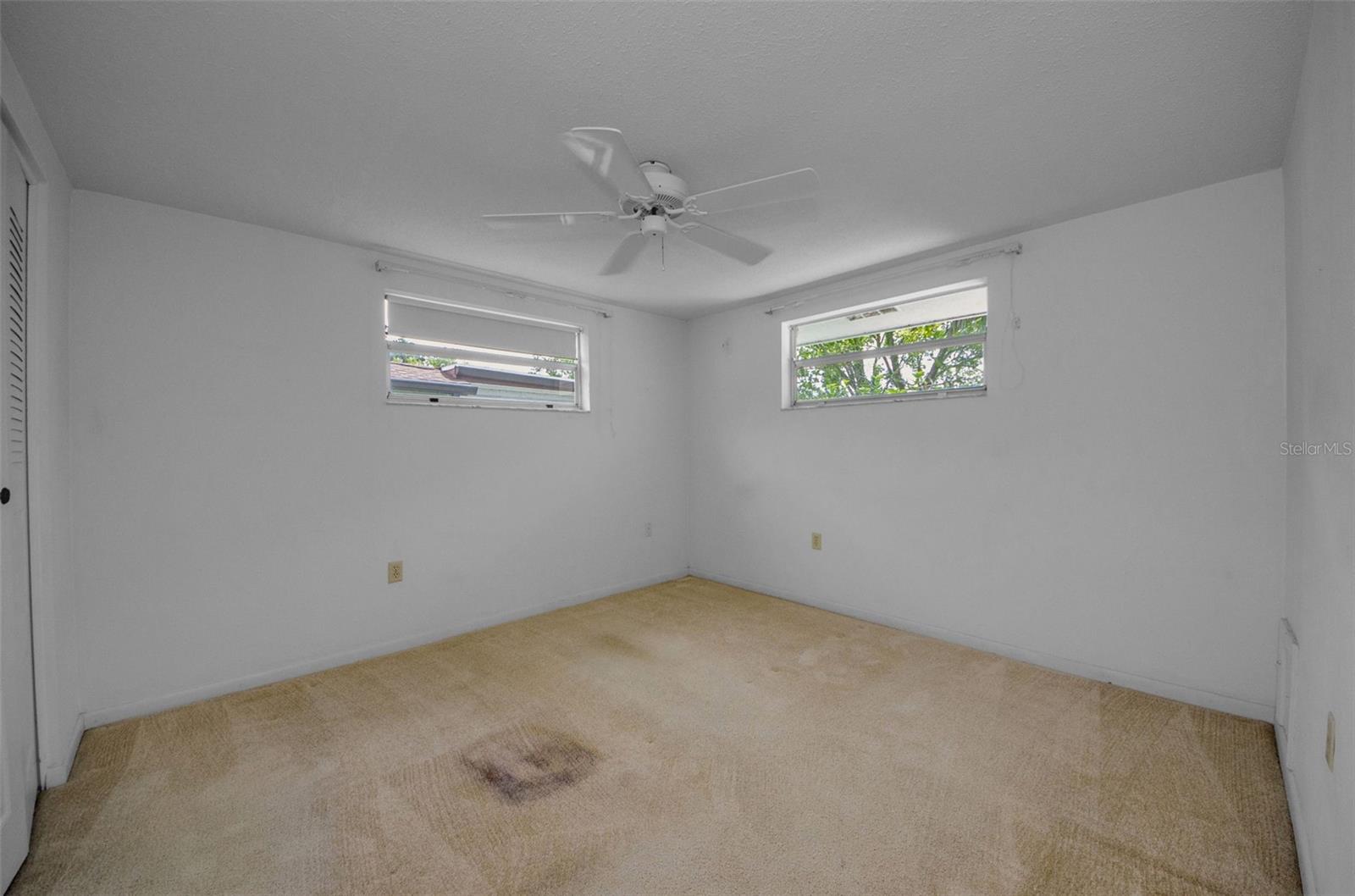 Listing photo id 12 for 7812 Cherrytree Lane