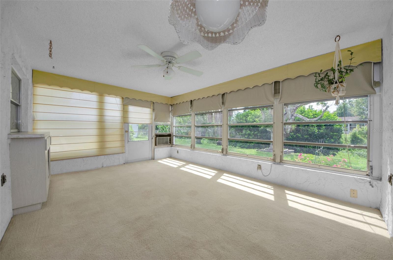 Listing photo id 14 for 7812 Cherrytree Lane