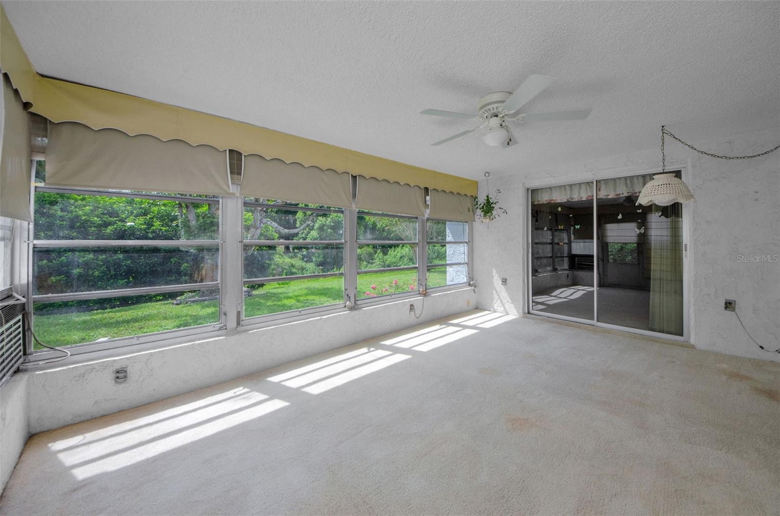 Listing photo id 15 for 7812 Cherrytree Lane
