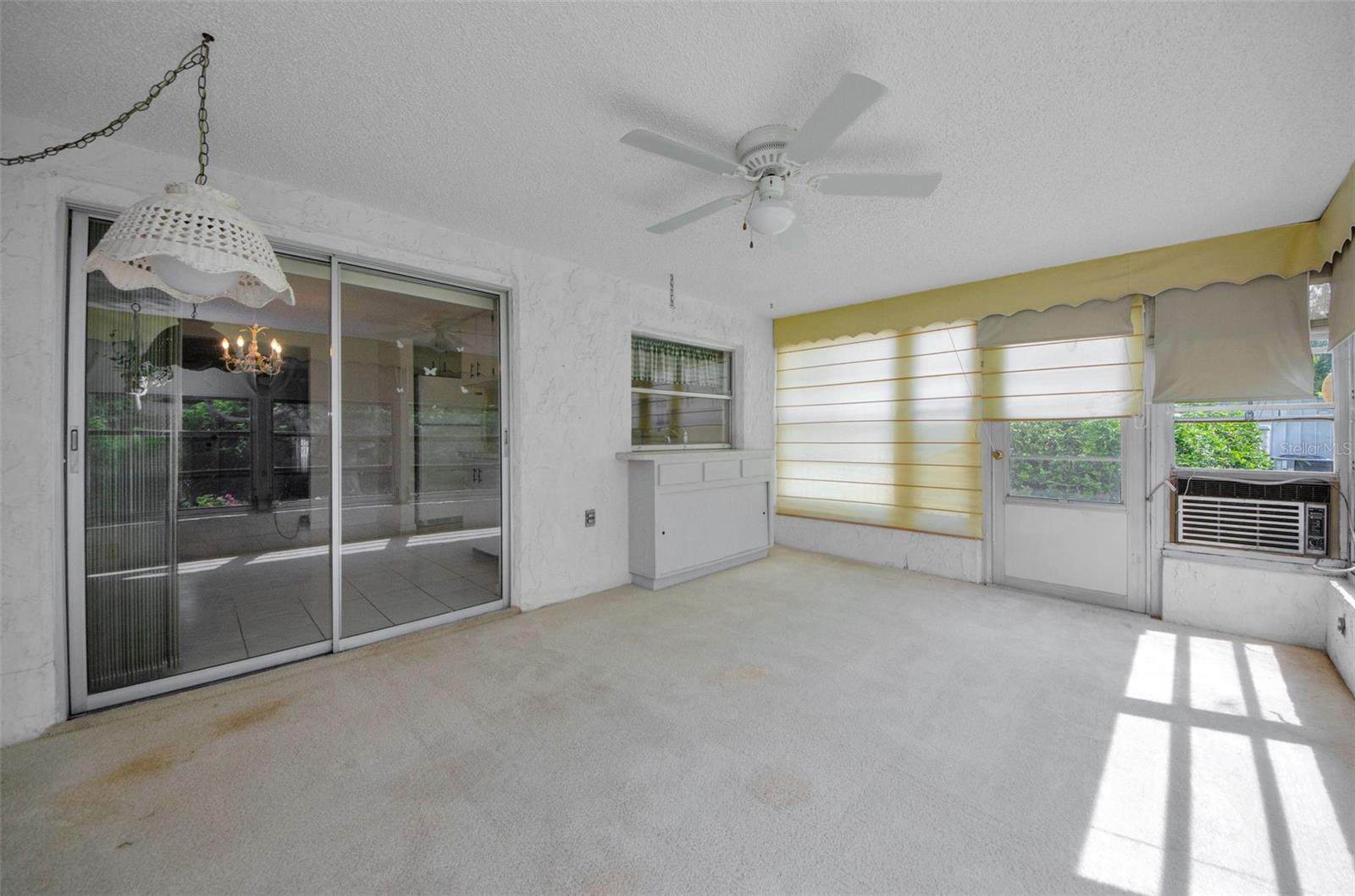 Listing photo id 16 for 7812 Cherrytree Lane