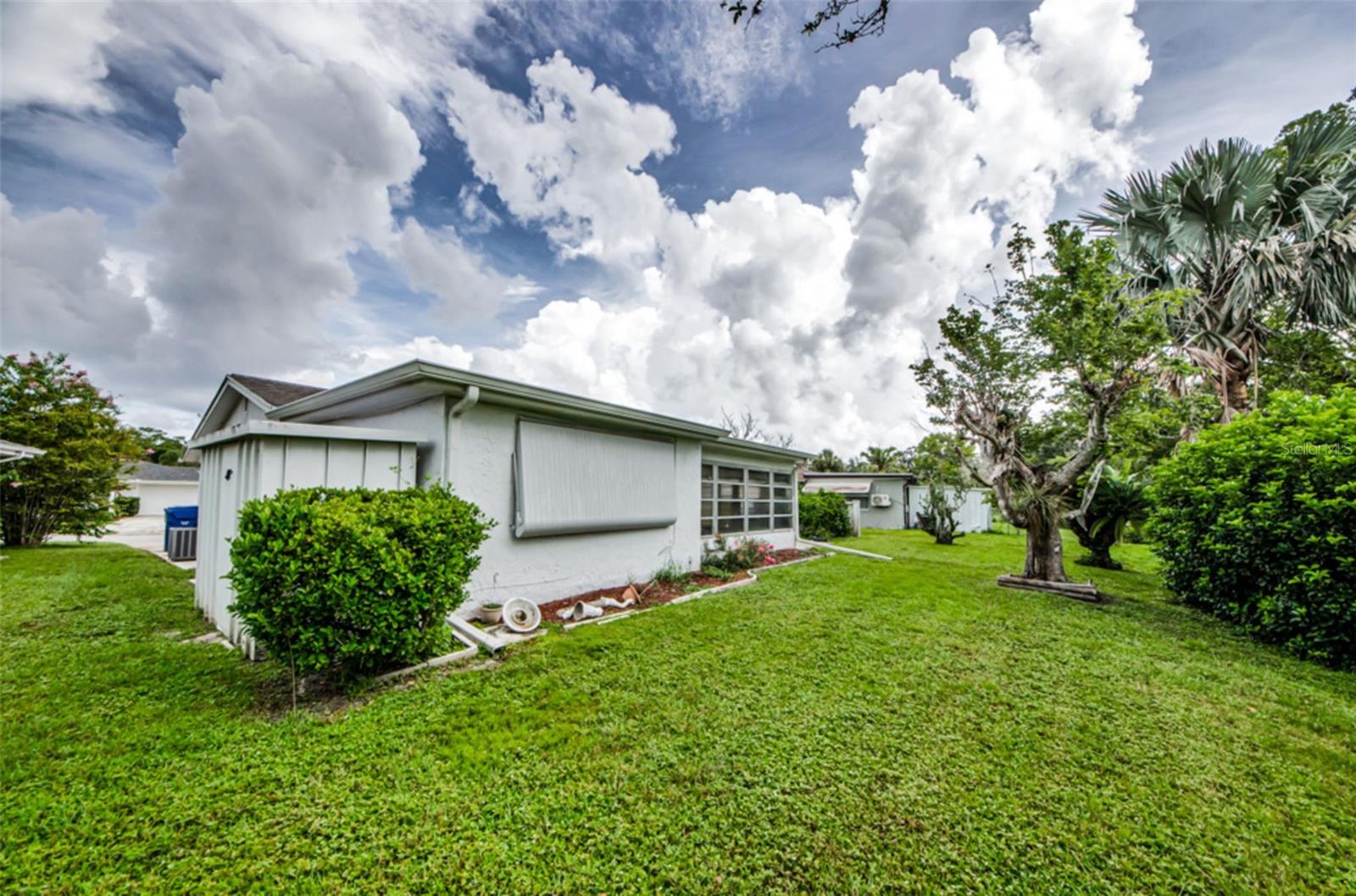 Listing photo id 19 for 7812 Cherrytree Lane