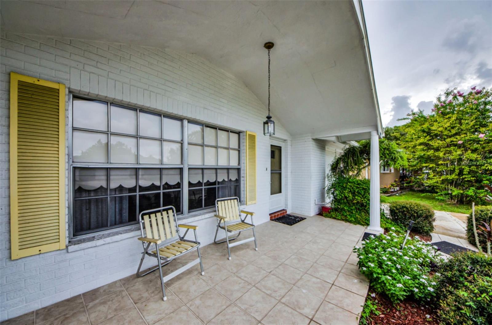 Listing photo id 2 for 7812 Cherrytree Lane