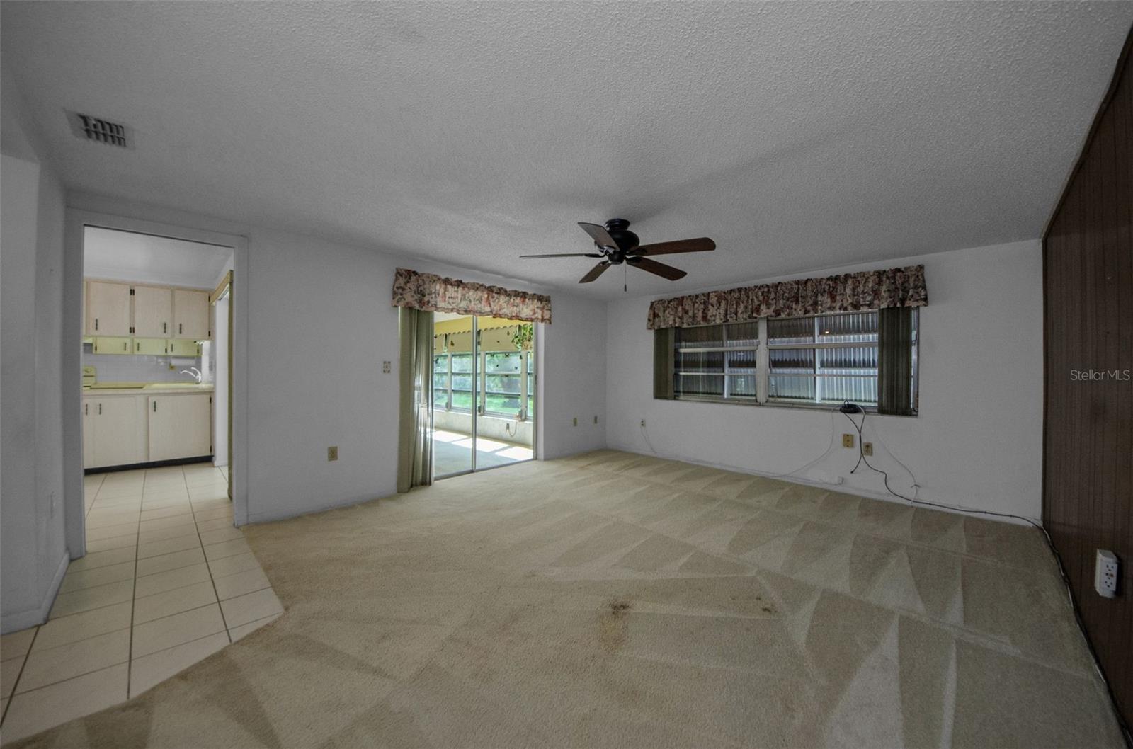 Listing photo id 5 for 7812 Cherrytree Lane