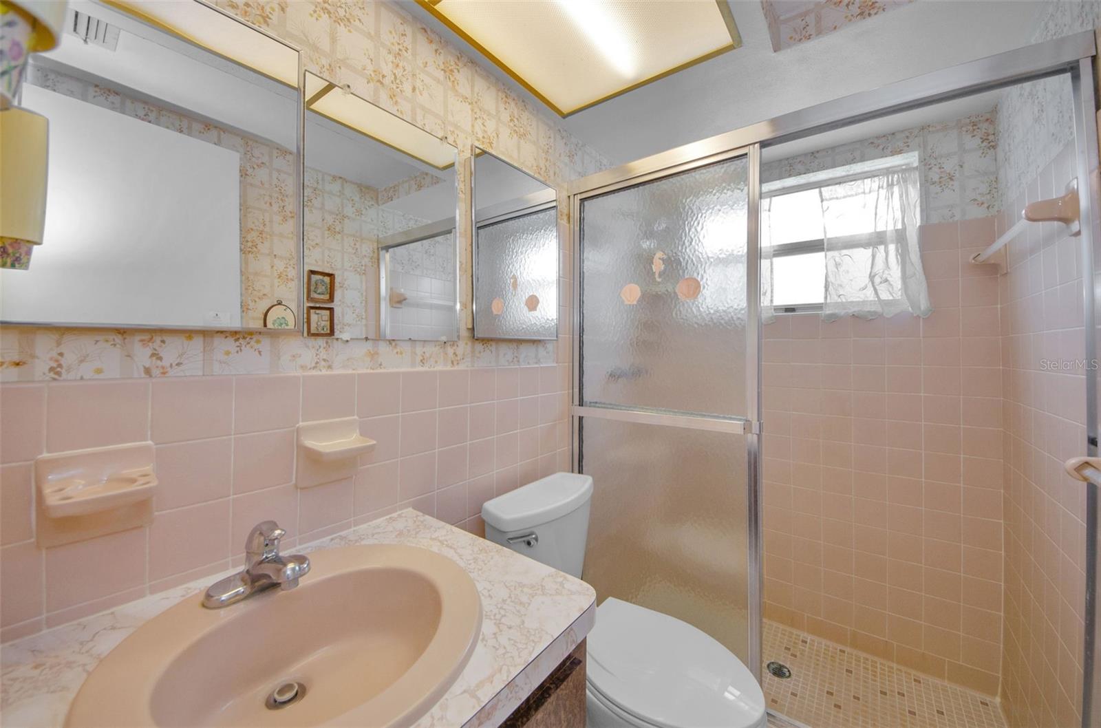 Listing photo id 7 for 7812 Cherrytree Lane