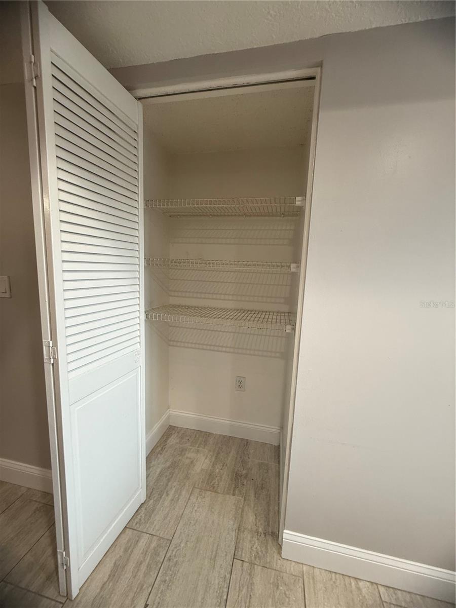 Image 31 of 48 For 208 Palmetto Ct 208