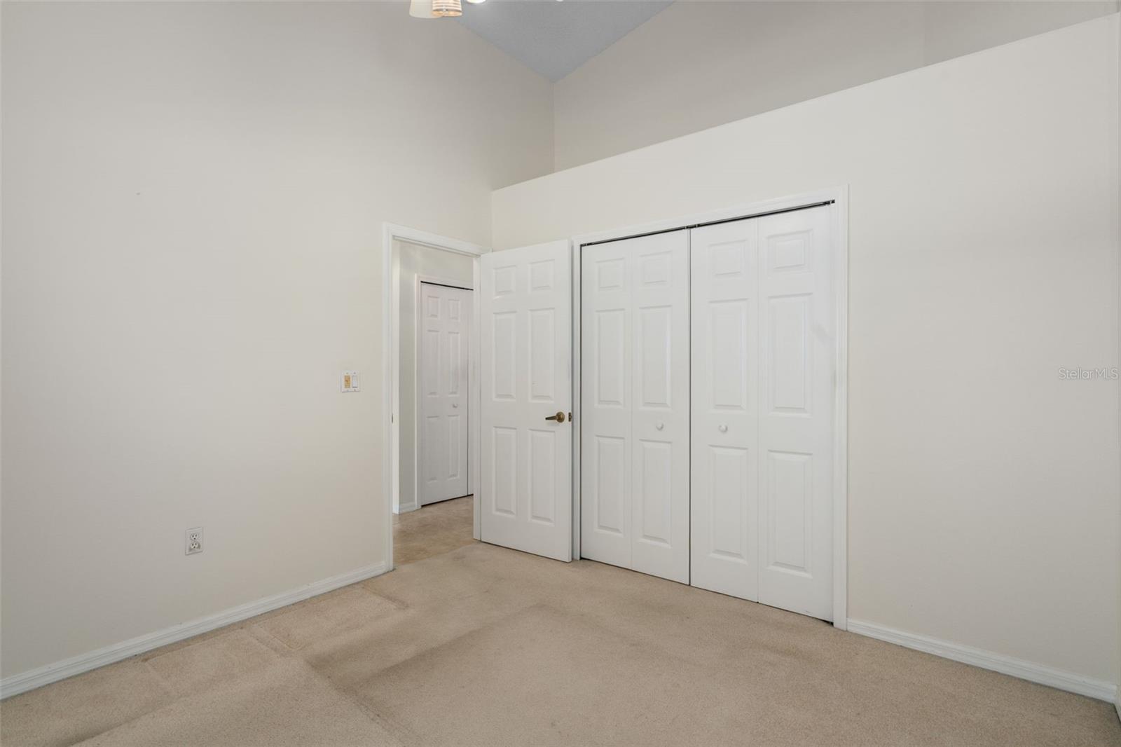 Listing photo id 13 for 14517 Pimberton Drive
