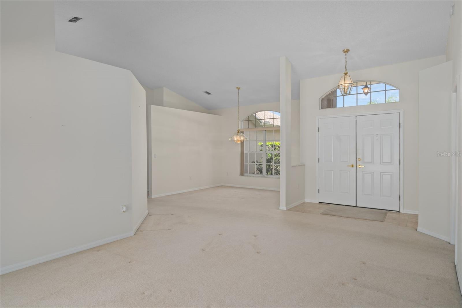 Listing photo id 3 for 14517 Pimberton Drive