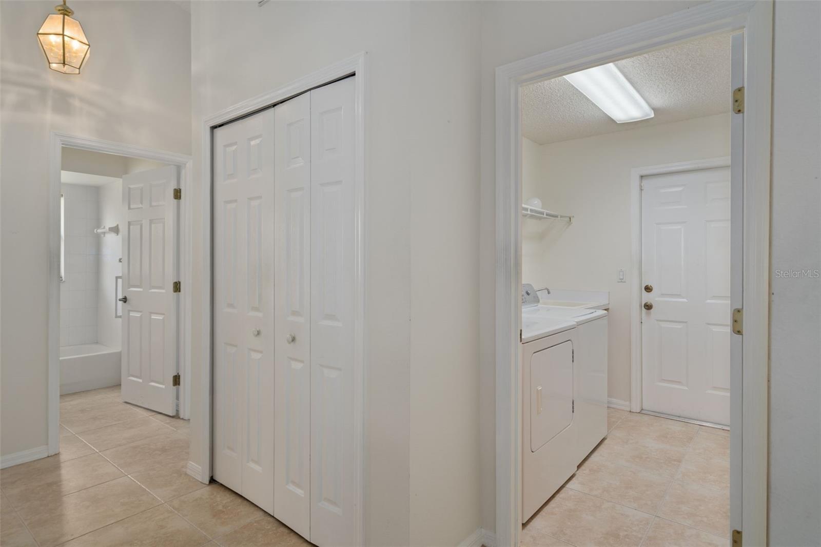Listing photo id 4 for 14517 Pimberton Drive
