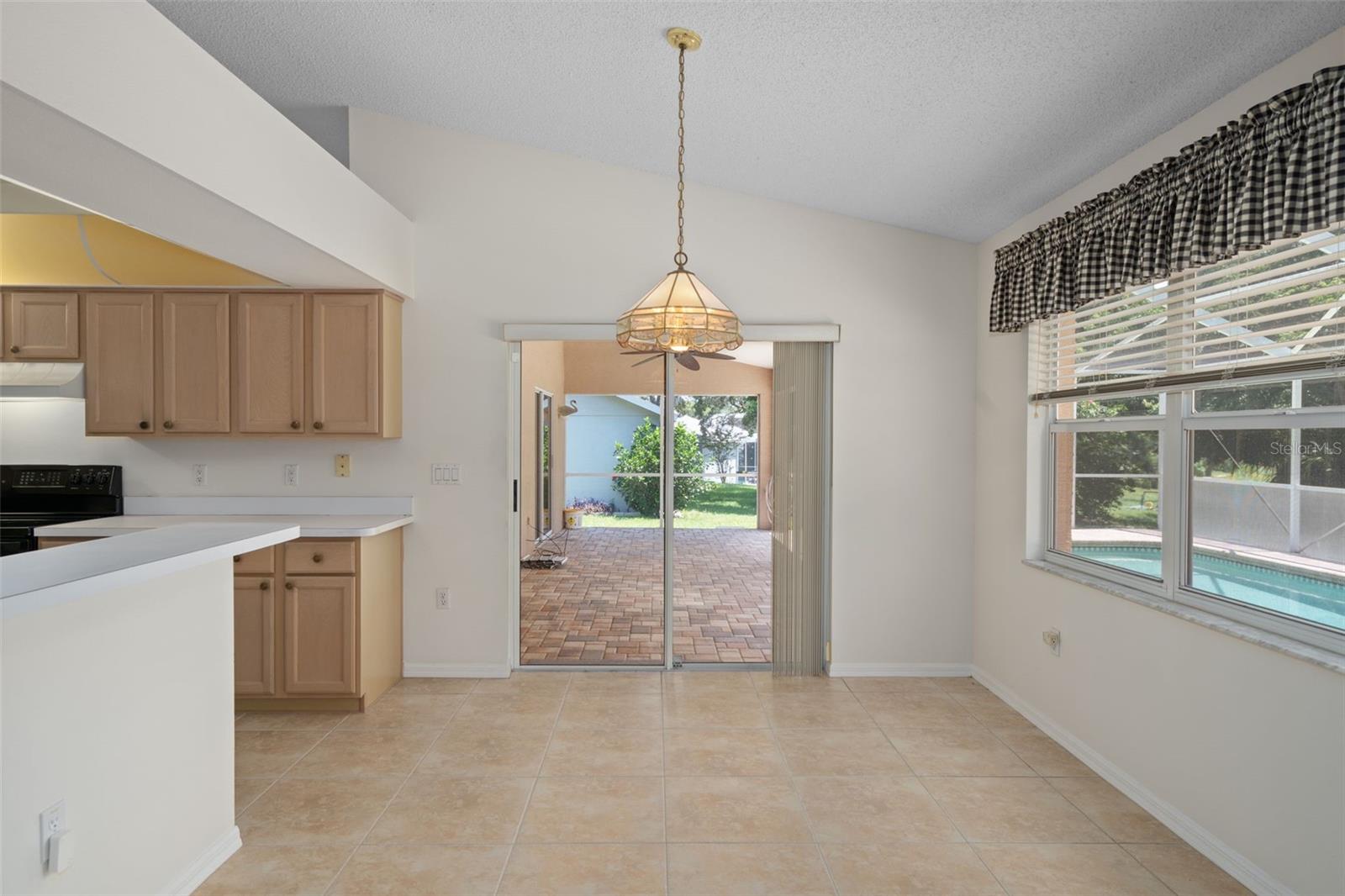 Listing photo id 7 for 14517 Pimberton Drive