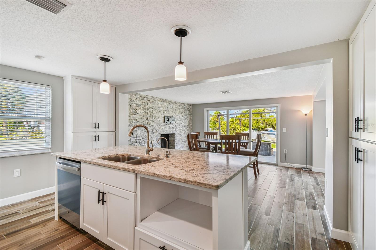 Image 10 of 93 For 13727 Coco Avenue