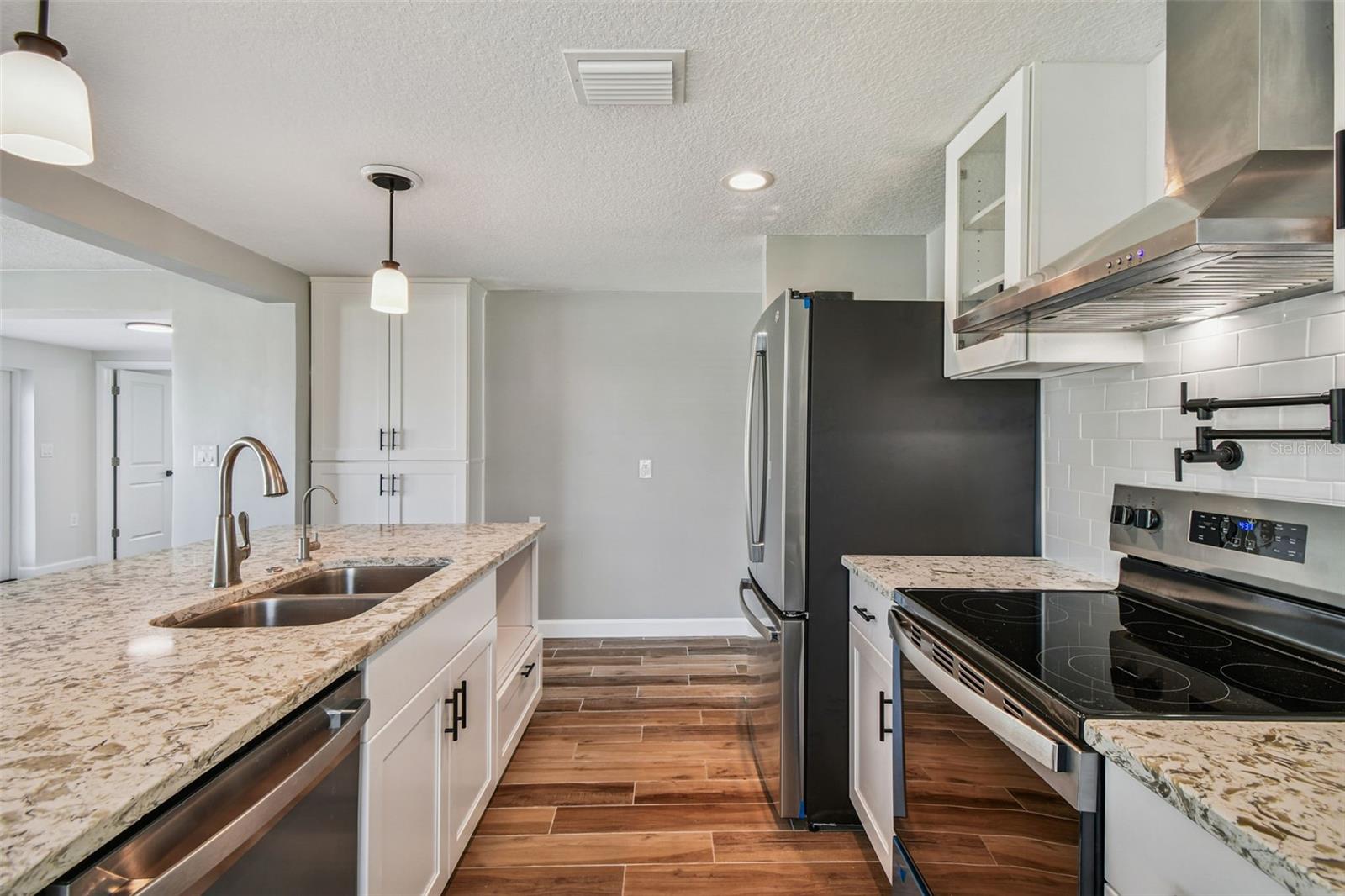 Image 12 of 93 For 13727 Coco Avenue