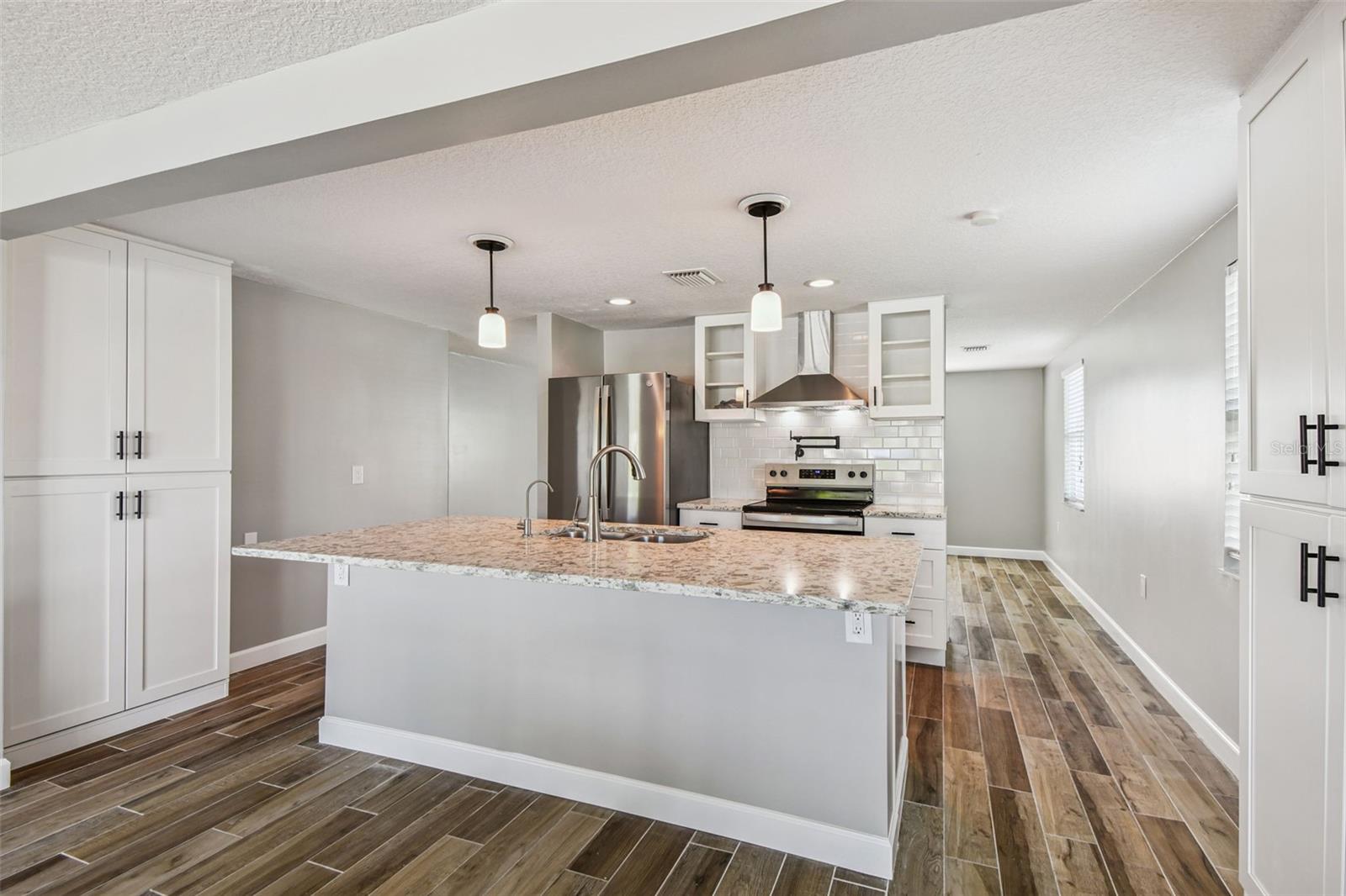 Image 15 of 93 For 13727 Coco Avenue