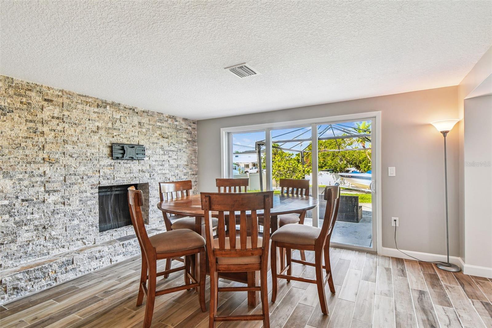 Image 18 of 93 For 13727 Coco Avenue