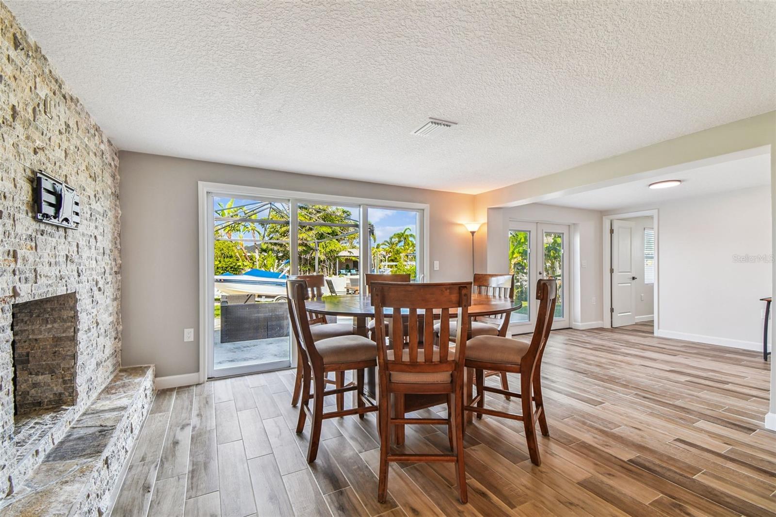 Image 21 of 93 For 13727 Coco Avenue