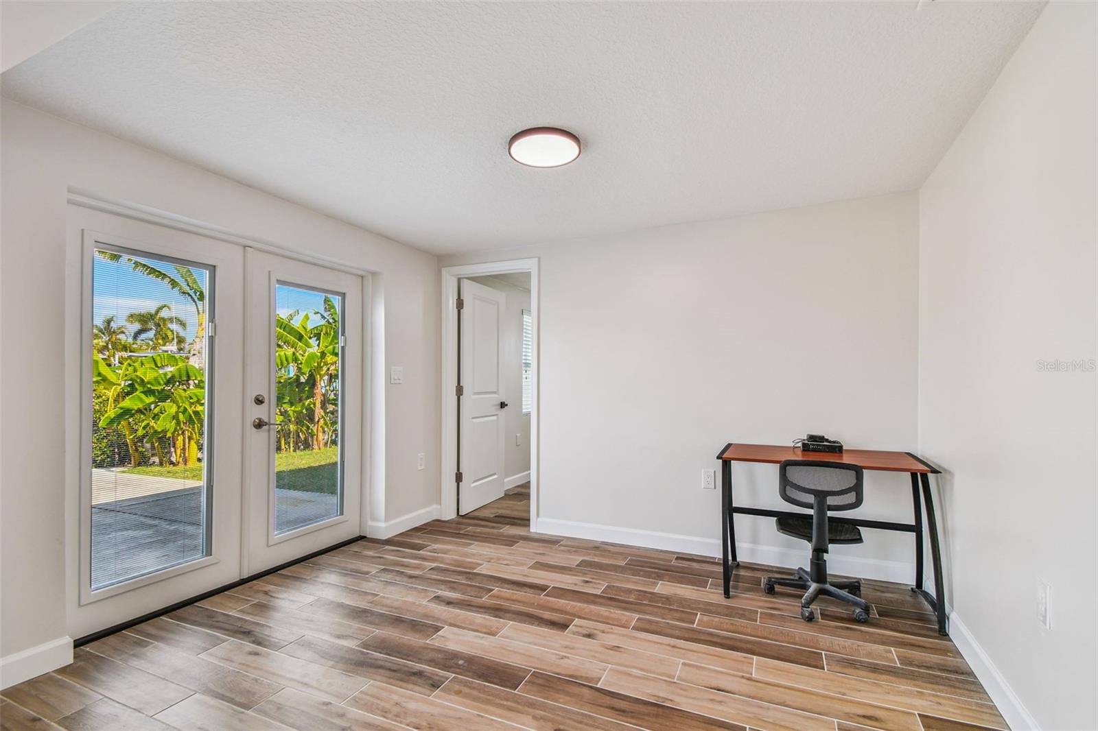 Image 23 of 93 For 13727 Coco Avenue