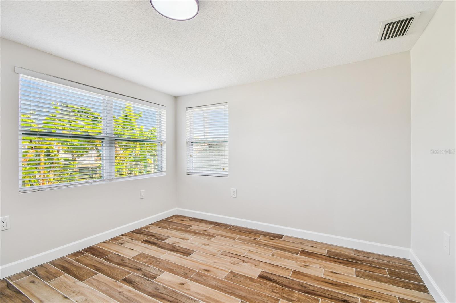 Image 30 of 93 For 13727 Coco Avenue