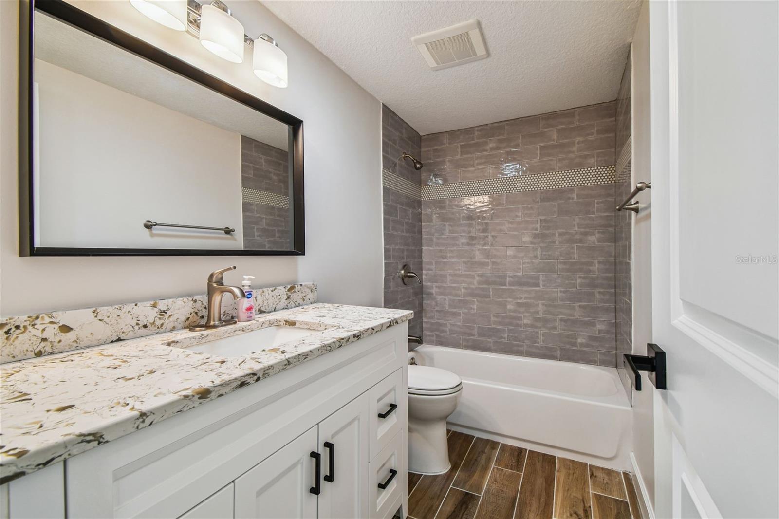 Image 31 of 93 For 13727 Coco Avenue