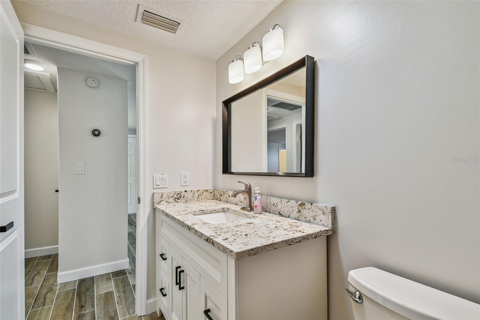 Image 33 of 93 For 13727 Coco Avenue