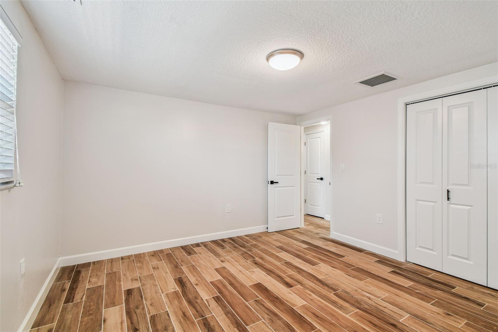 Image 36 of 93 For 13727 Coco Avenue