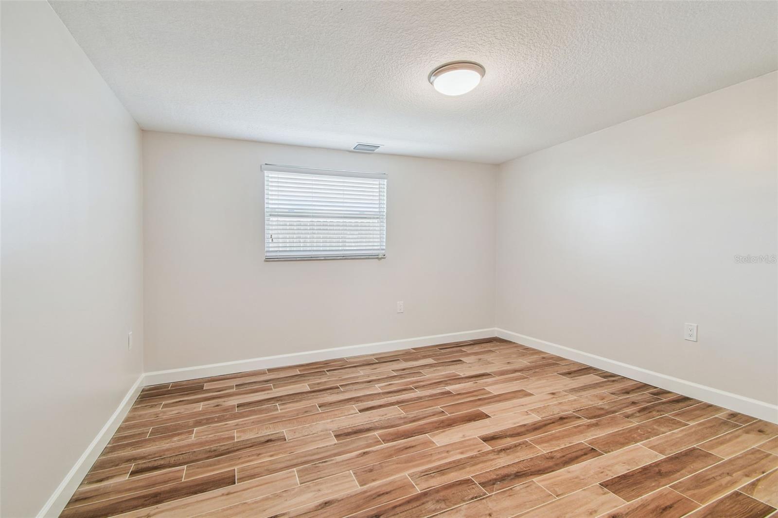 Image 37 of 93 For 13727 Coco Avenue