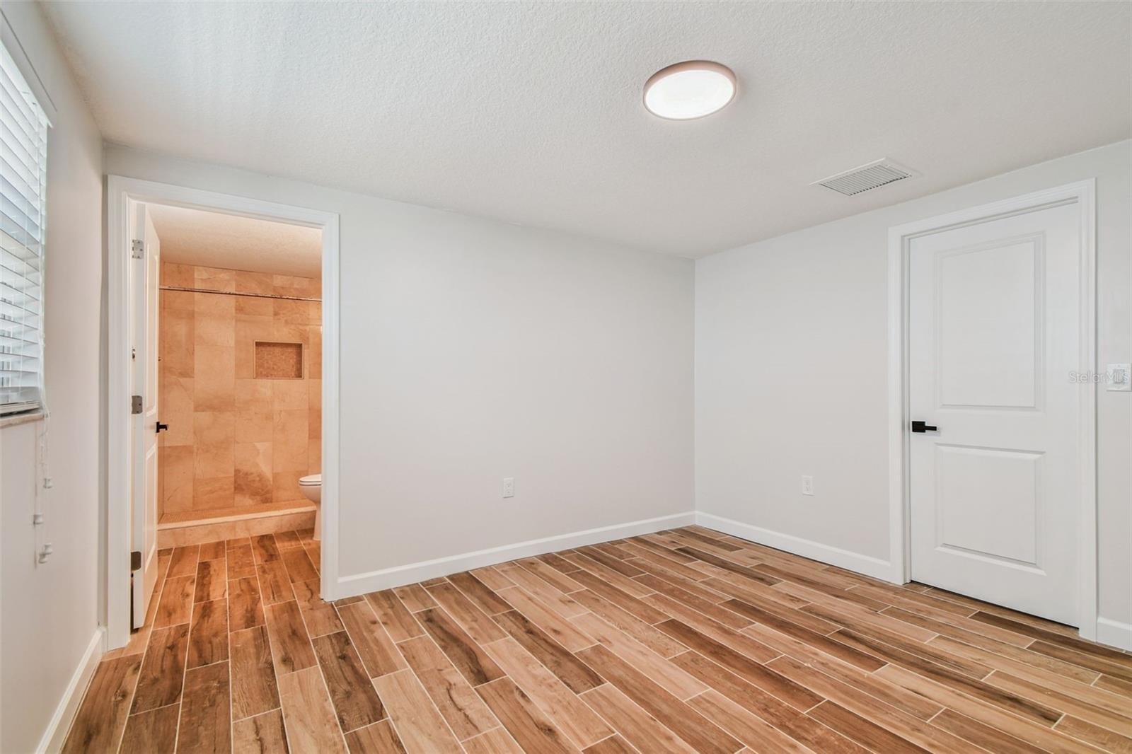 Image 39 of 93 For 13727 Coco Avenue