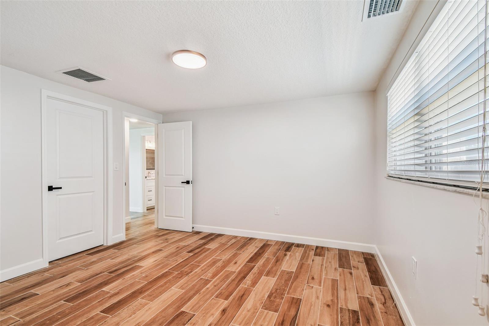 Image 40 of 93 For 13727 Coco Avenue