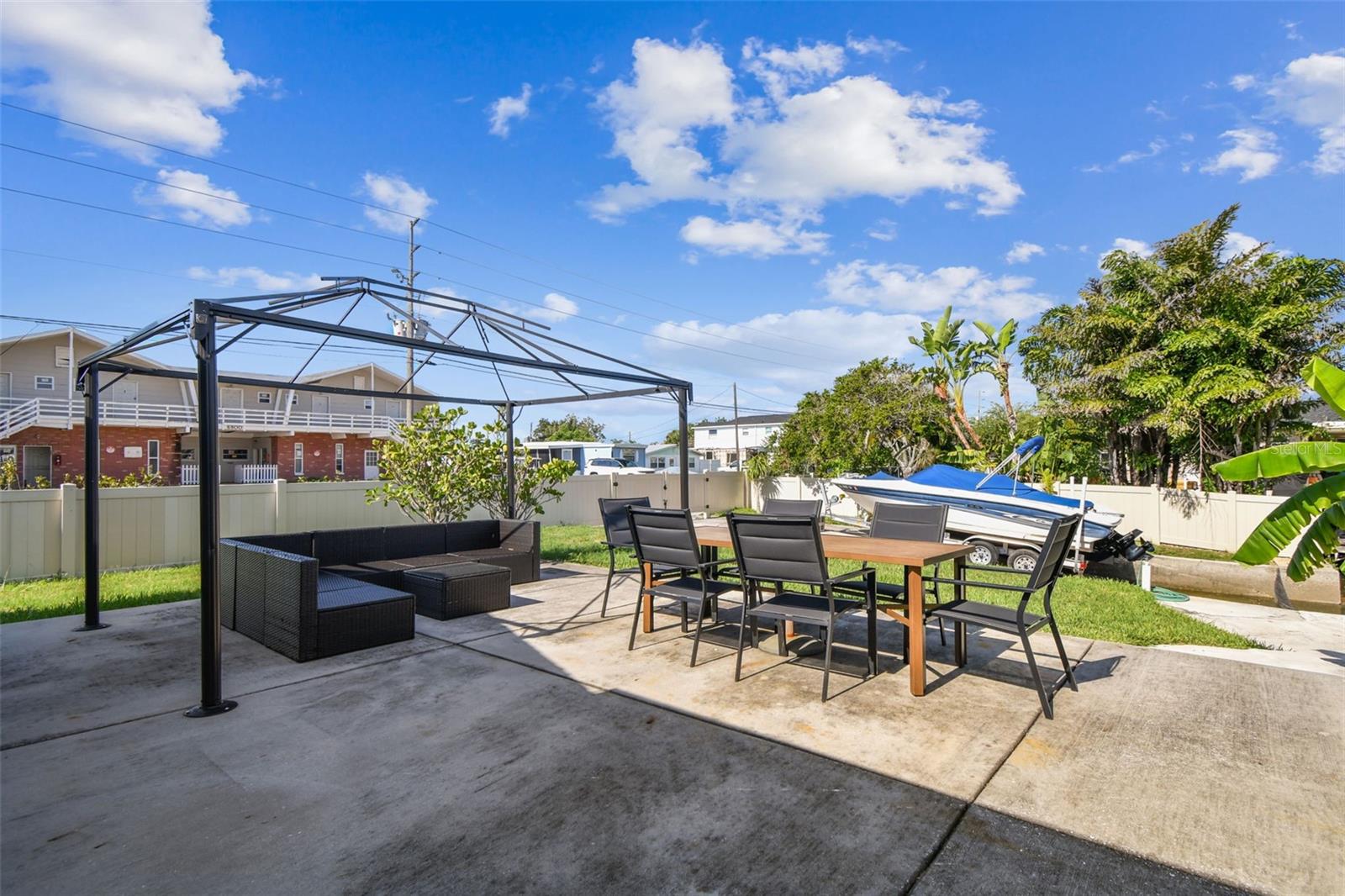 Image 47 of 93 For 13727 Coco Avenue