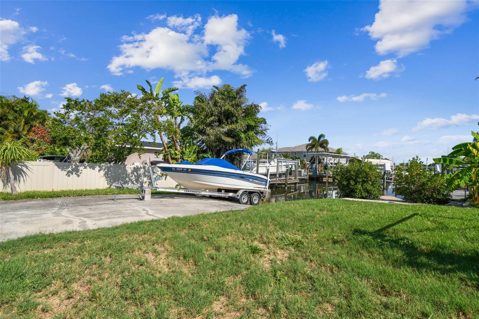 Image 51 of 93 For 13727 Coco Avenue