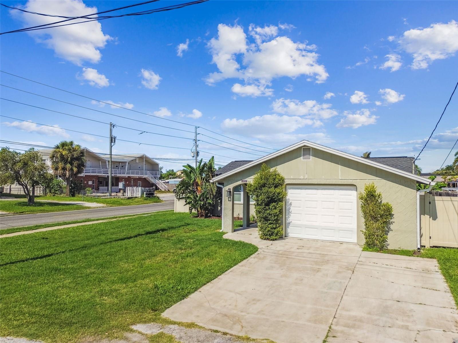 Image 64 of 93 For 13727 Coco Avenue