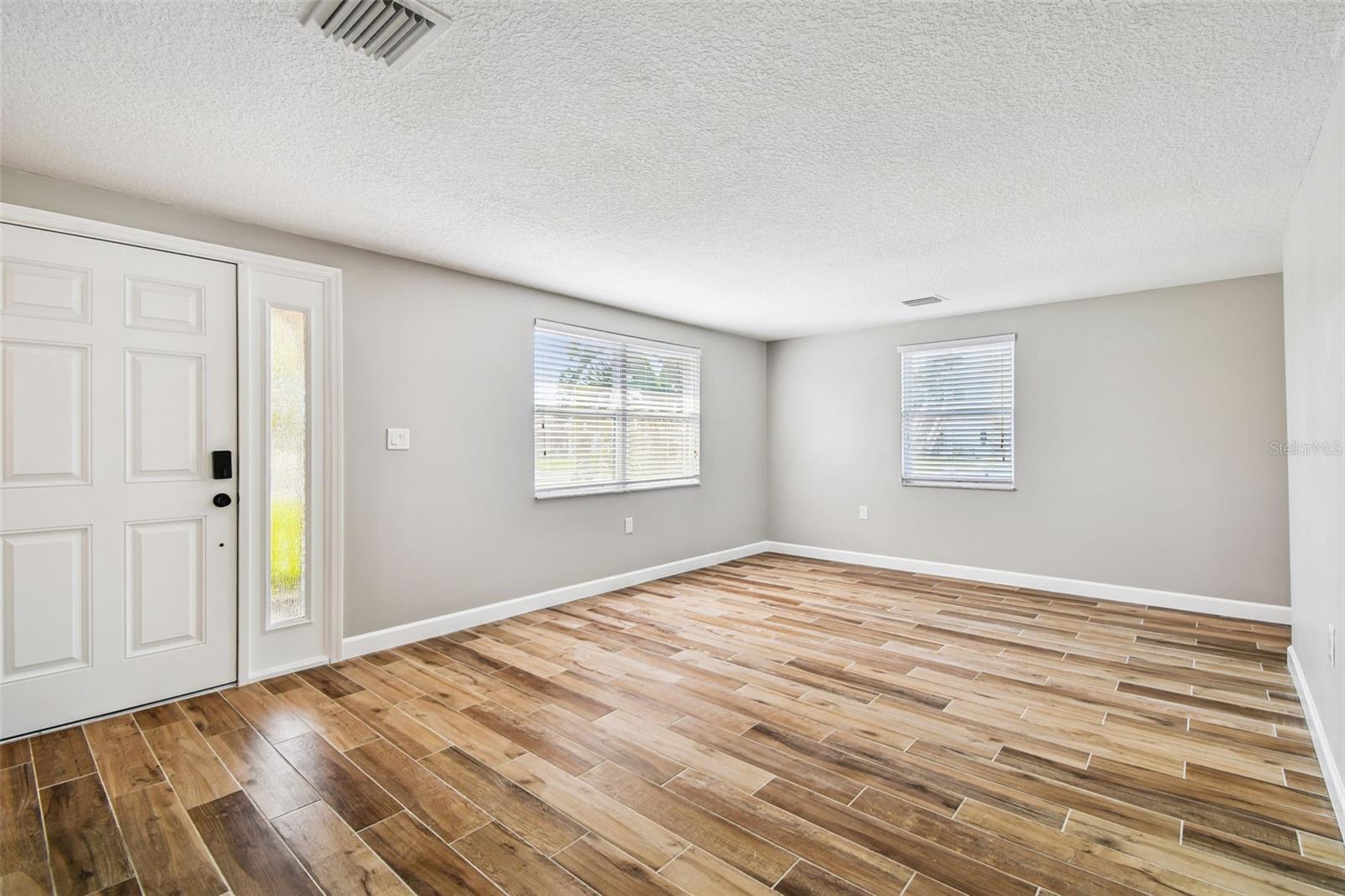 Image 9 of 93 For 13727 Coco Avenue