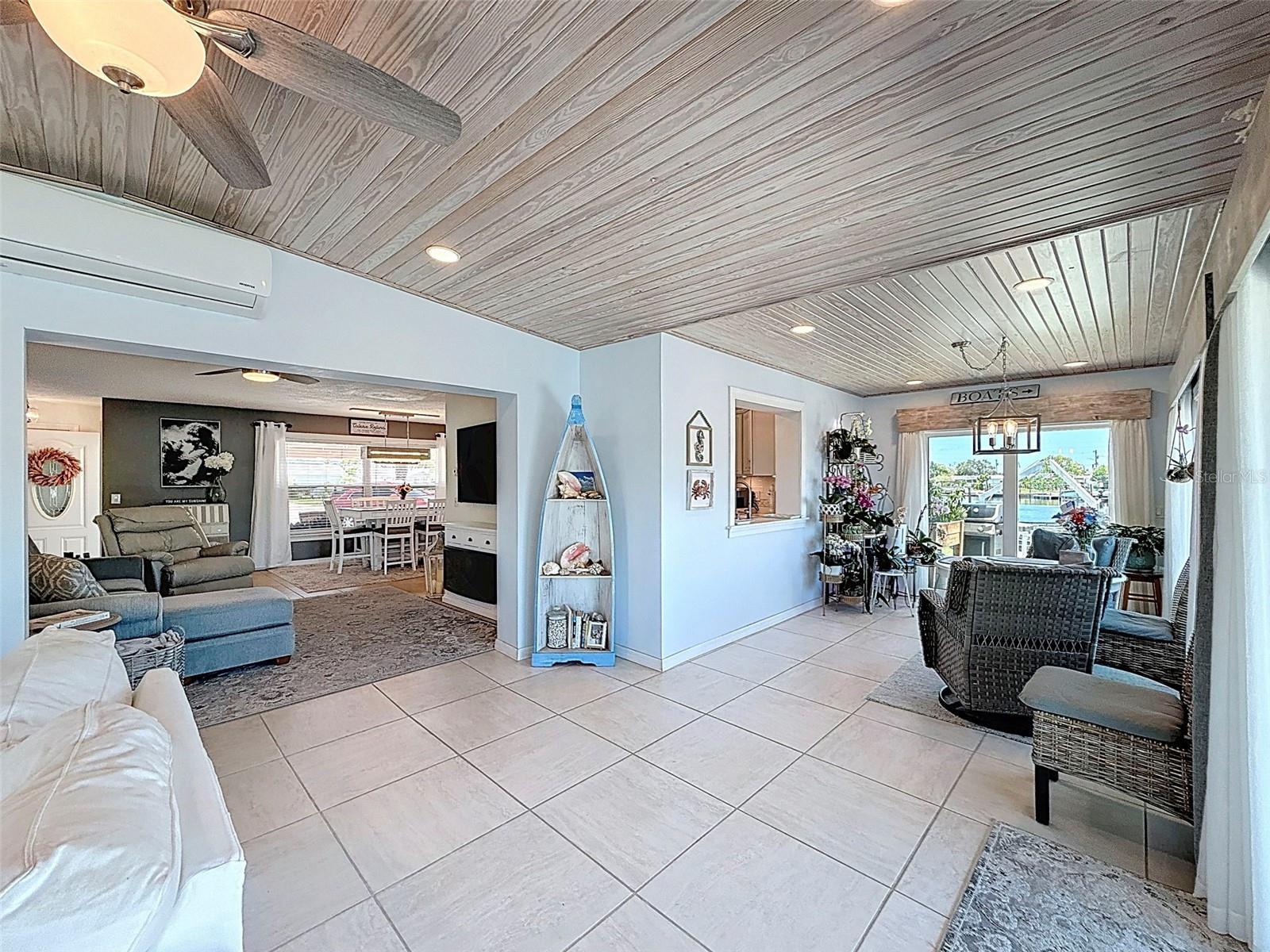 Listing photo id 9 for 12817 2nd Isle