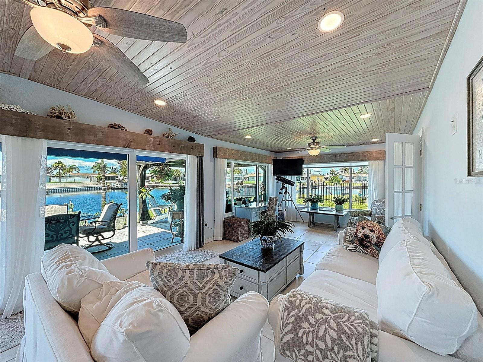 Listing photo id 11 for 12817 2nd Isle